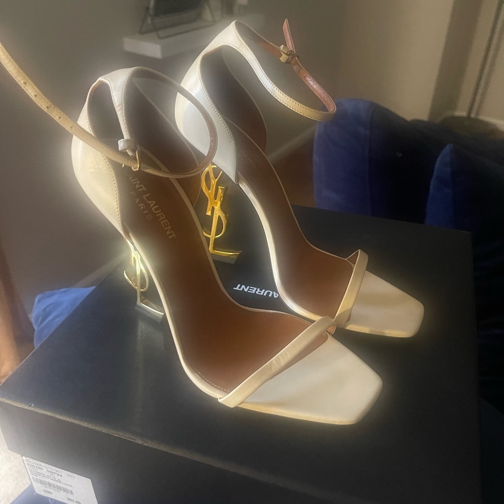 Authentic Ysl Pump - image 4